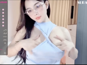 Nữ streamer xinh cute show cam nuột nà